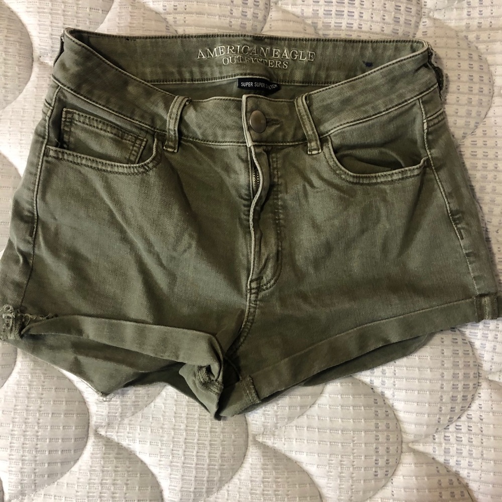 Army green high wasted shorts